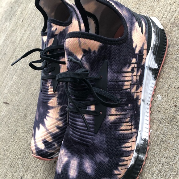 Shoe - Picture 3 of 3